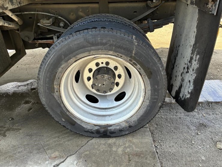 2011-ford-f550-image-5