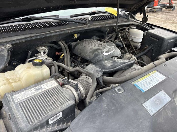 2001-chevrolet-silverado-2500hd-image-19