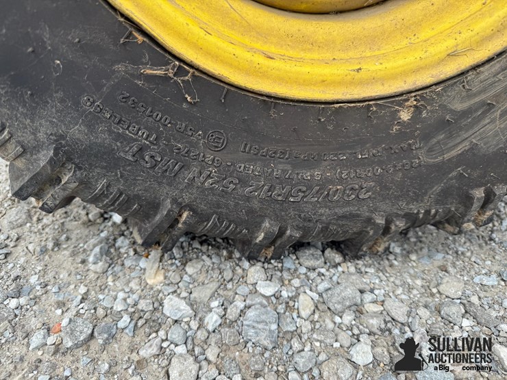 john-deere-825-image-10