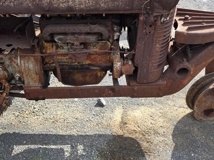silver-king-tractor-(not-running)-105-image-14