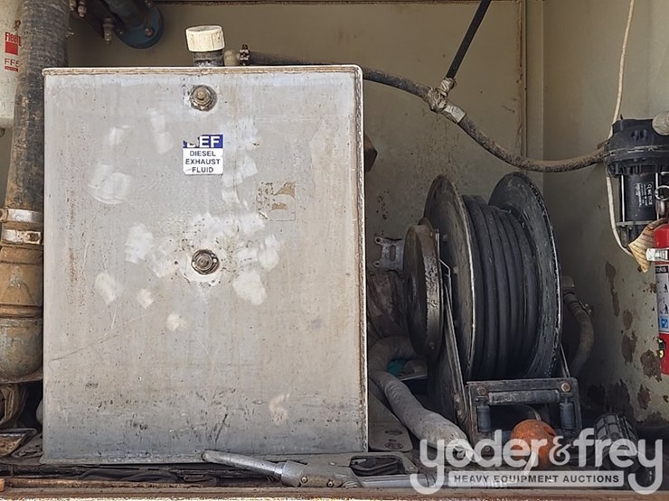 2014-peterbilt-348-image-38