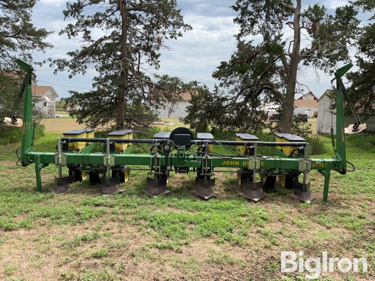 john-deere-12-image-2