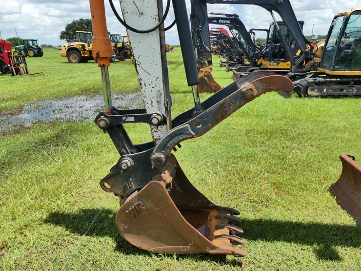 2011-bobcat-e80-image-8