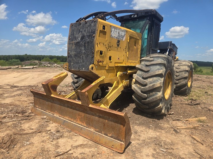 2015-caterpillar-525d-image-1