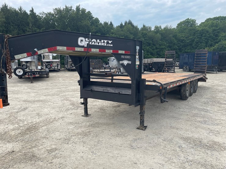 #403-•-2015-quality-8.5-x-25'-flatbed-gooseneck-(has-in-title)-(helenville,-wi)-image-1
