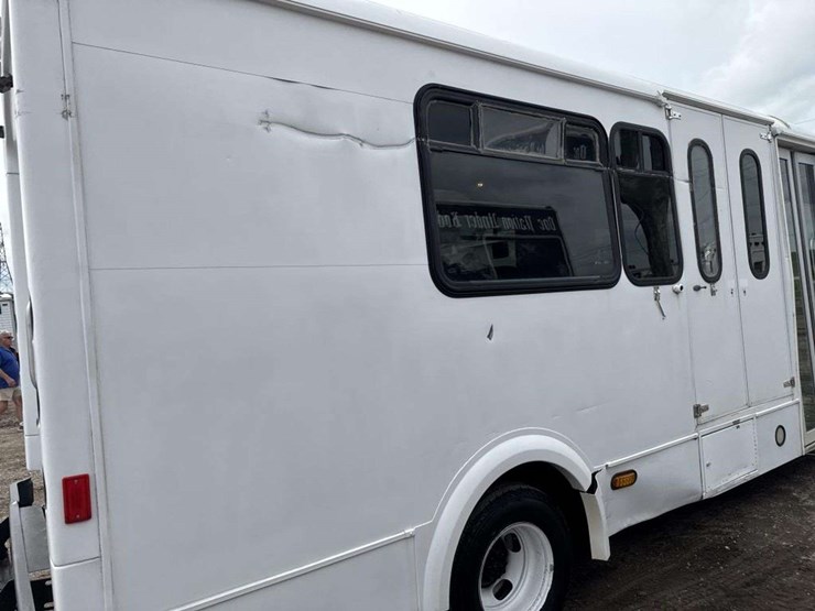 2010-chevrolet-express-g4500-image-17