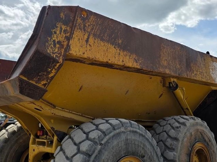 2011-caterpillar-740-image-27