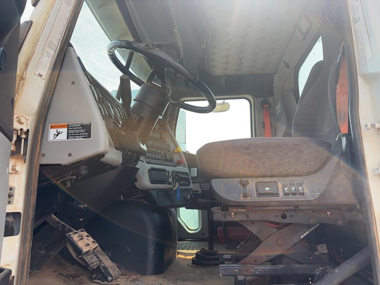 2015-western-star-w4700-semi-image-25