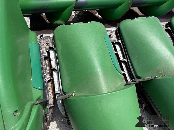 2014-john-deere-608c-stalkmaster-image-14