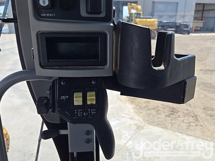 2016-caterpillar-140m3-awd-image-70
