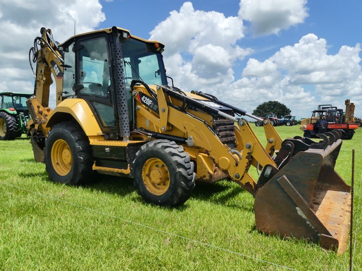 2016-caterpillar-420f2-it-image-2