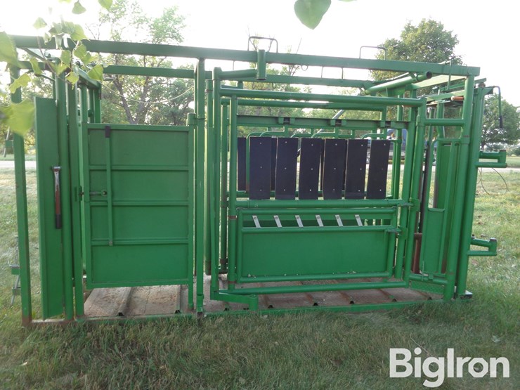real-tuff-cattle-working-chute-image-6