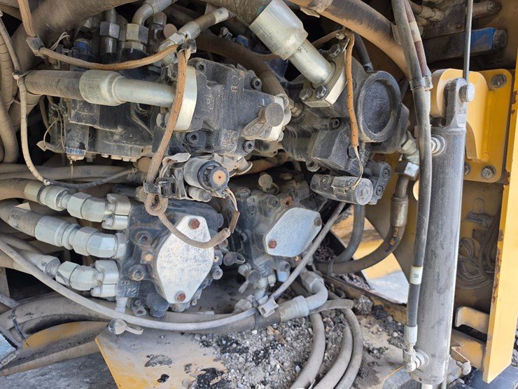 caterpillar-ap-1055f-image-83