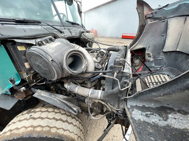 #142-•-2005-freightliner-dump-truck-(title-in-delay)-(denmark,-wi)-image-63