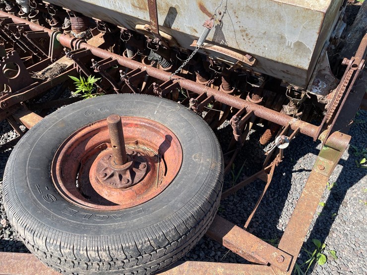 #640-•-brillion-300-seeder-(mason,-wi)-image-17