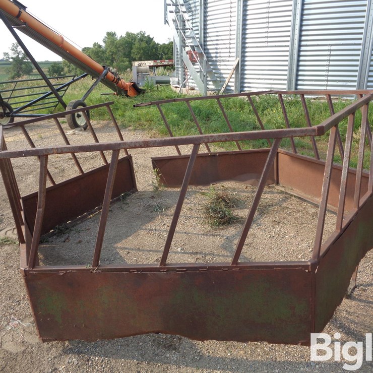 Round Bale Feeder
