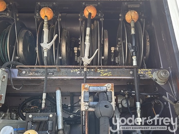 2012-peterbilt-348-image-49