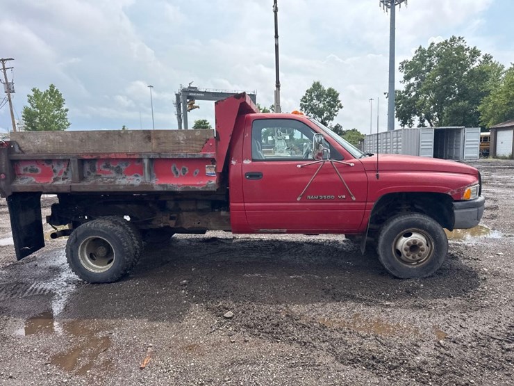 1996-dodge-3500-image-3