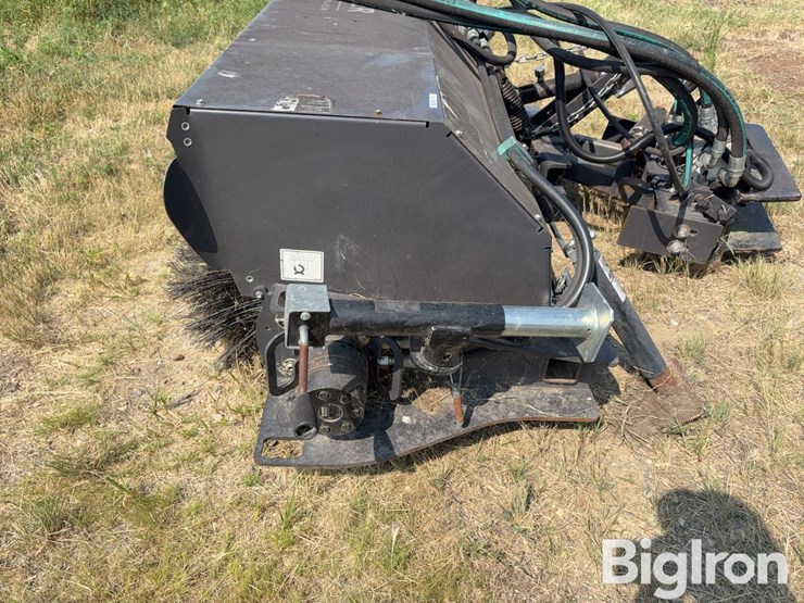 2016-paladin-8’-sweepster-image-9