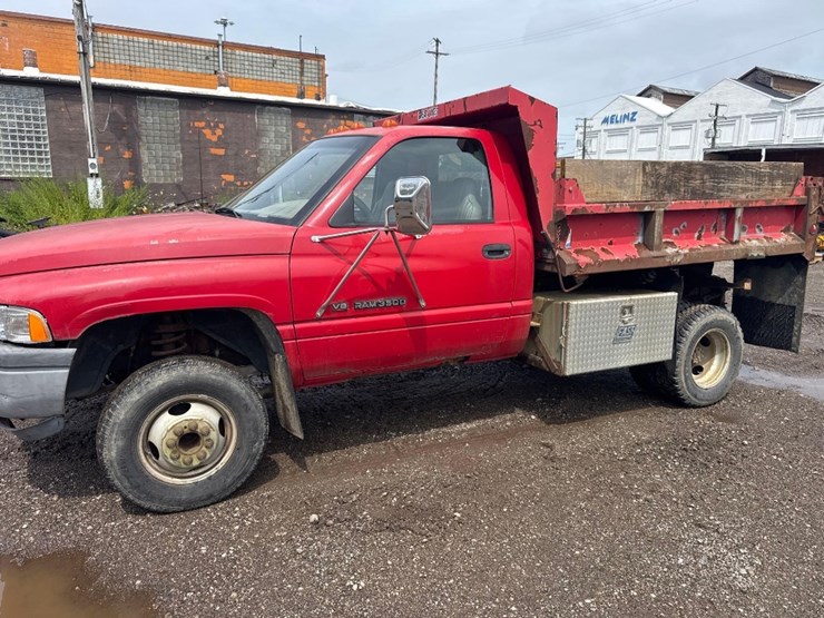 1996-dodge-3500-image-2