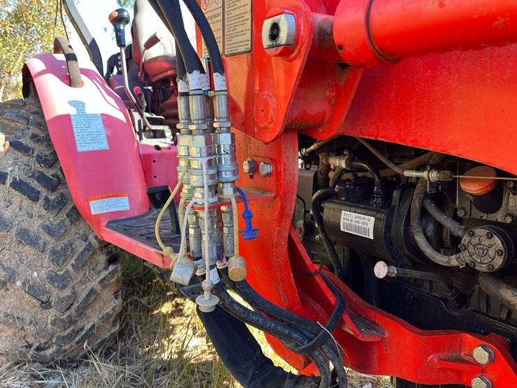 2021-kioti-ck2610hb-compact-utility-tractor-w/kl4030-loader-image-19