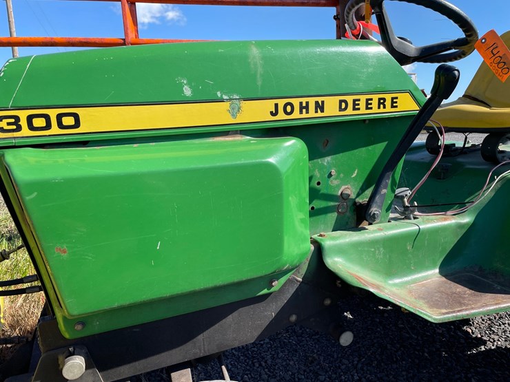 john-deere-300-image-12
