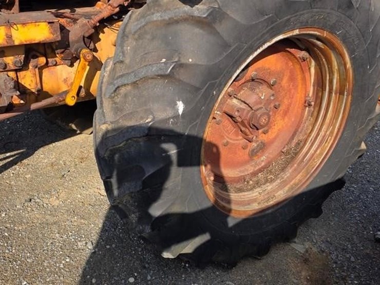minneapolis-moline-tractor-(not-running)-114-image-8