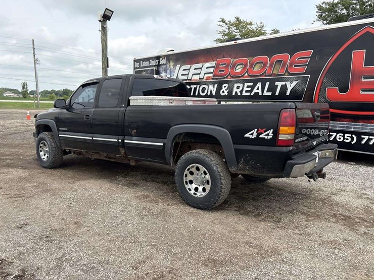 2001-chevrolet-silverado-2500hd-image-2
