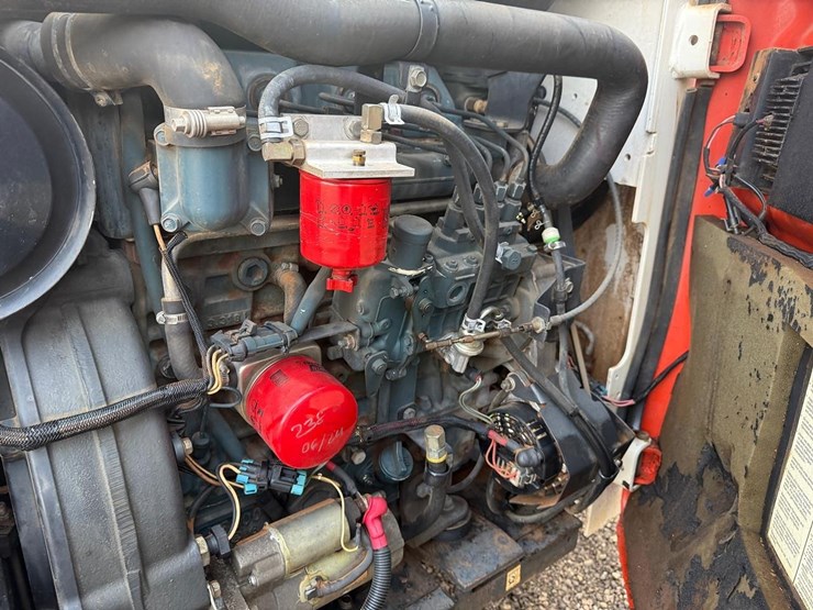 2008-bobcat-t300-image-15