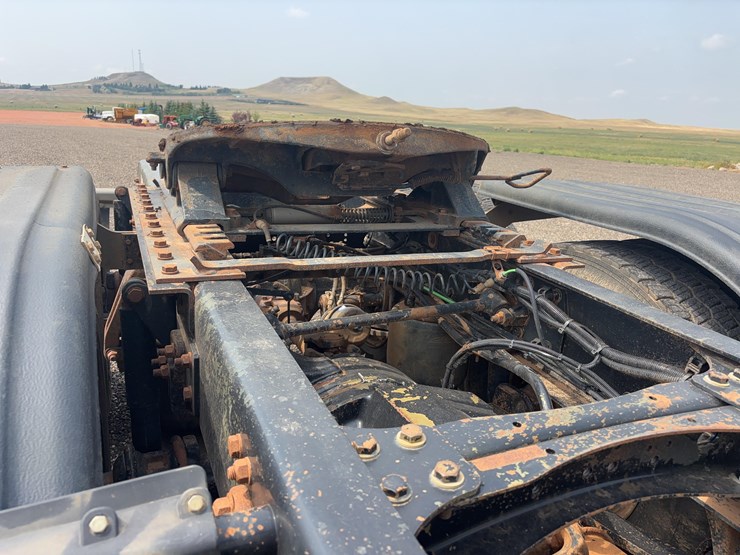 2015-western-star-w4700-semi-image-13