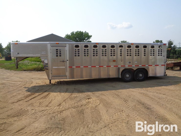 2002-wilson-livestock-trailer-image-10