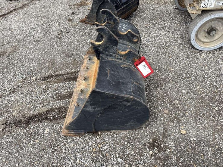 36in-smooth-mini-excavator-bucket-image-2