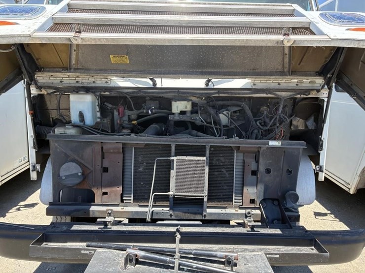 2002-workhorse-p42-image-9