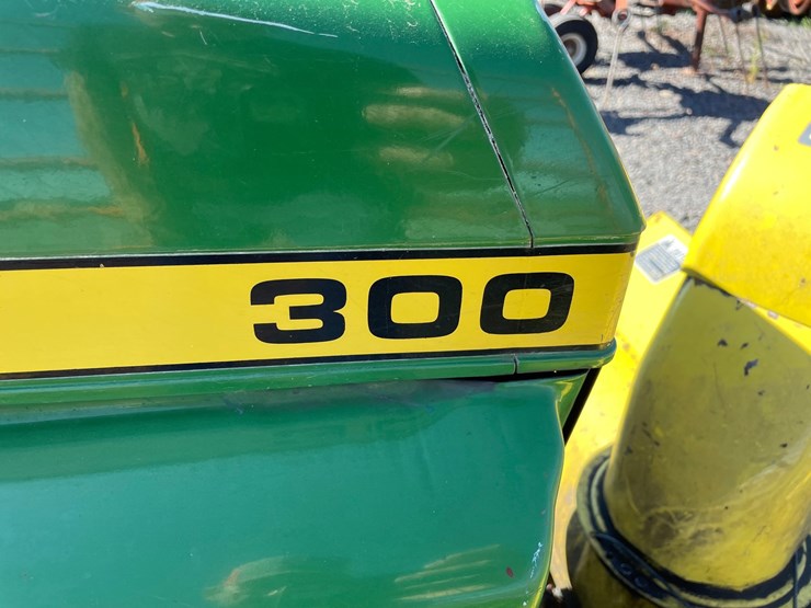 john-deere-300-image-23