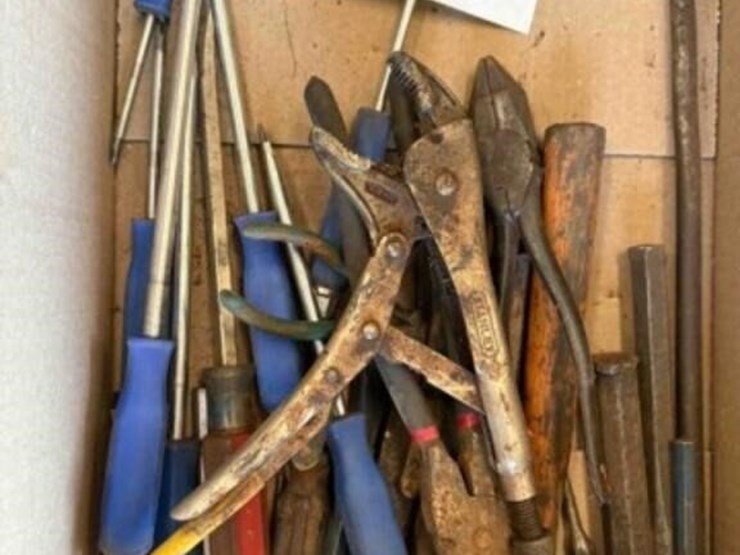 assort-of-tools-image-3