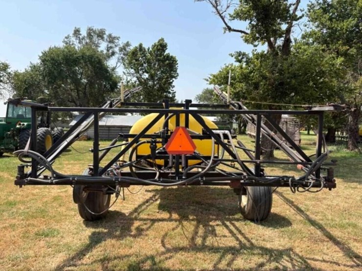 wako-1000-gallon-field-sprayer-image-5