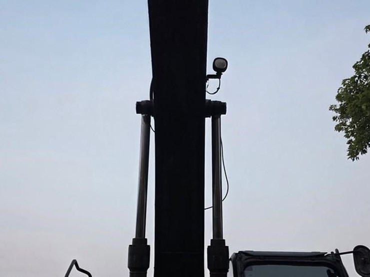 2011-deere-240d-lc-image-56