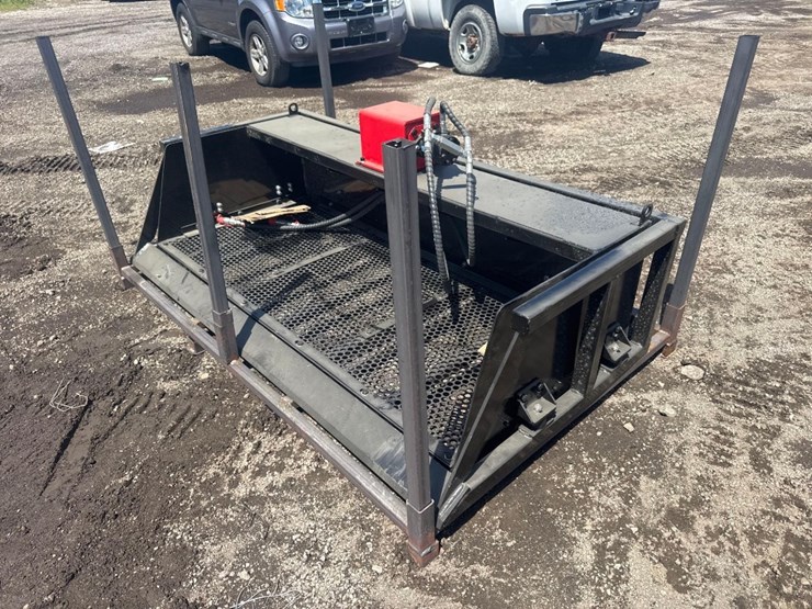 new-giyi-co-hydraulic-skidloader-79in-vibratory-sifting-bucket-model-vb79-image-2