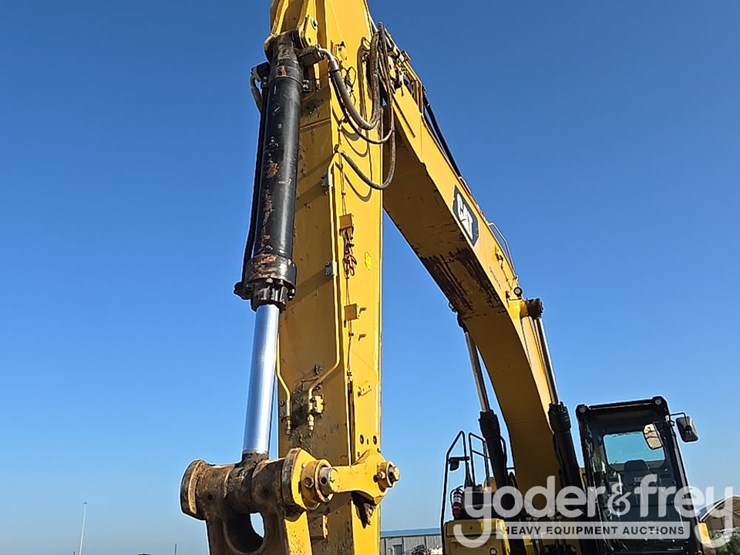 2019-caterpillar-336-image-28