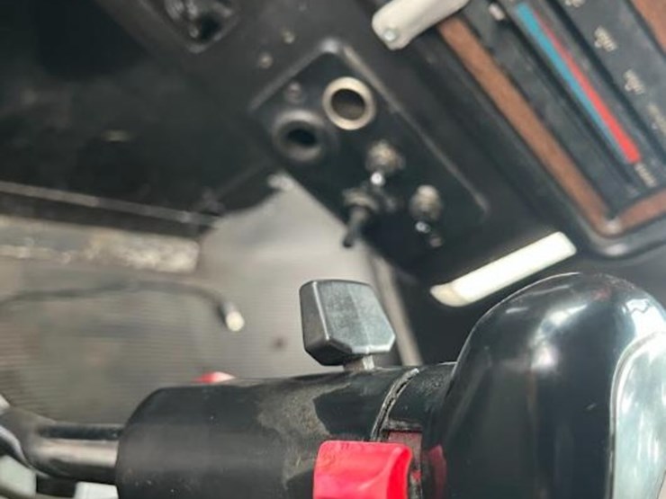 1999-freightliner-fld120-image-24