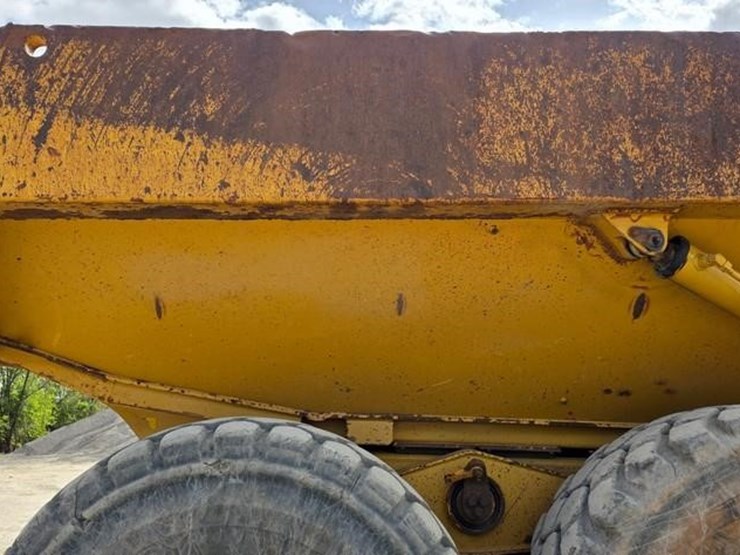 2011-caterpillar-740-image-29