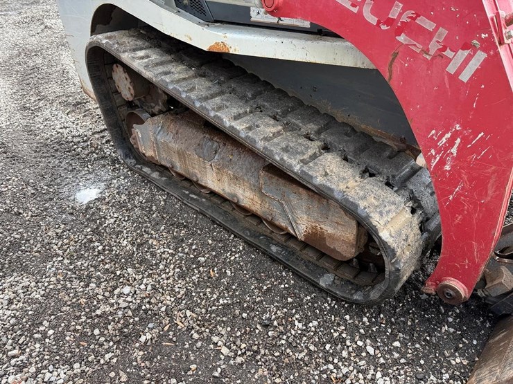 2019-takeuchi-tl8-image-12