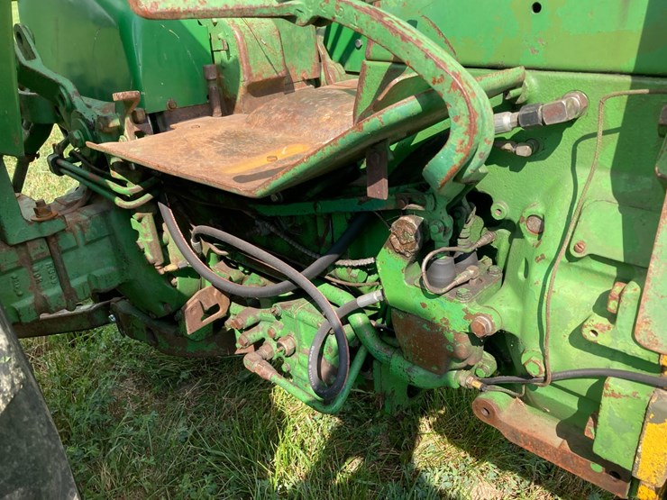 john-deere-3020-image-9