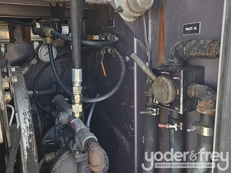 2012-peterbilt-348-image-53