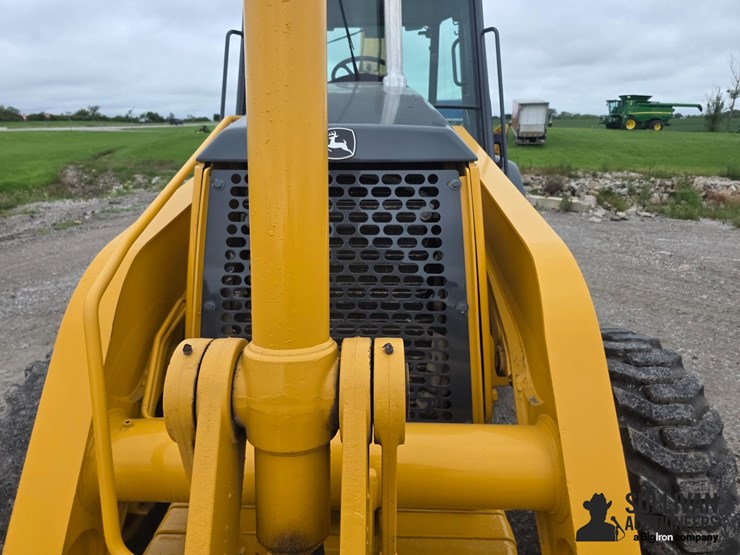 2005-deere-410g-image-10