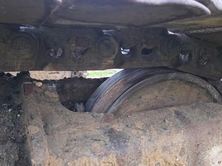 2011-deere-240d-lc-image-29