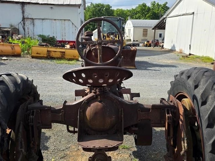 farmall-f20-tractor-(not-running)-image-11