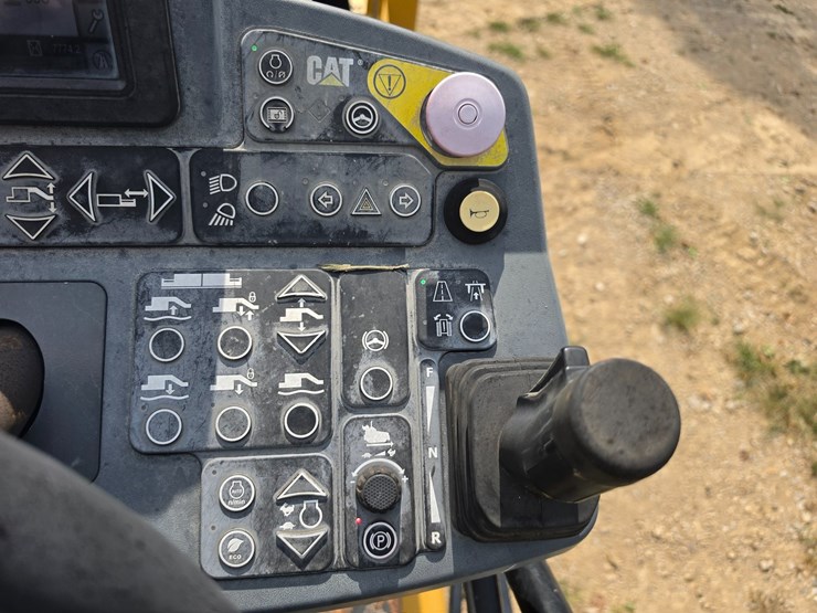 caterpillar-ap-1055f-image-34