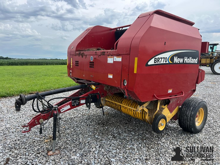 new-holland-br770-image-1