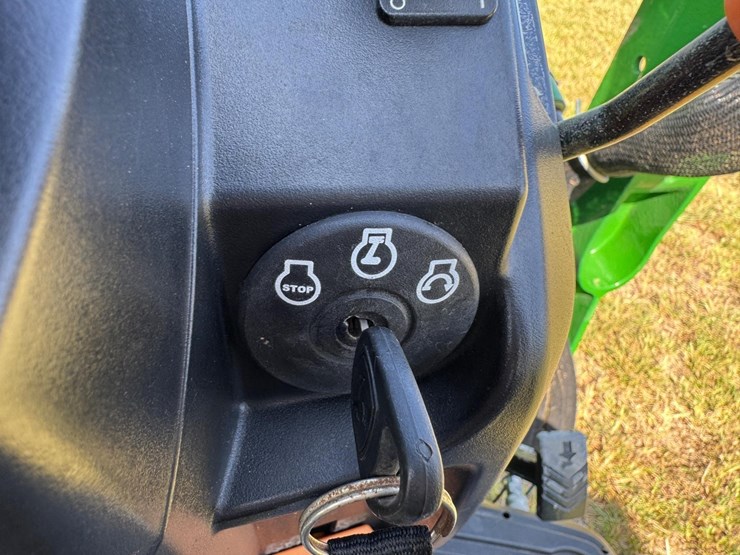 2014-john-deere-1023e-image-36